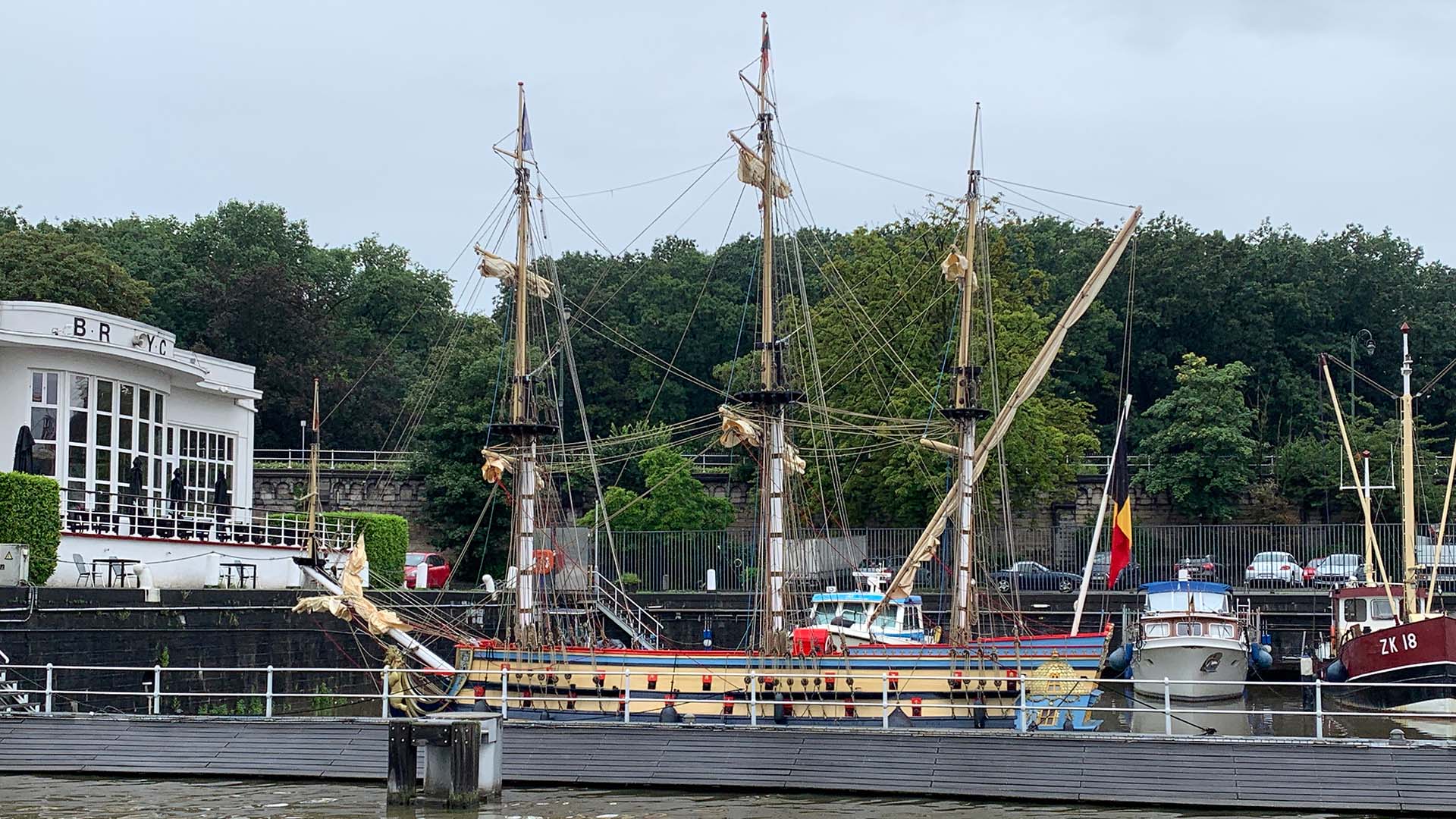 ブリュッセル運河巡り　ヨットクラブ　1080